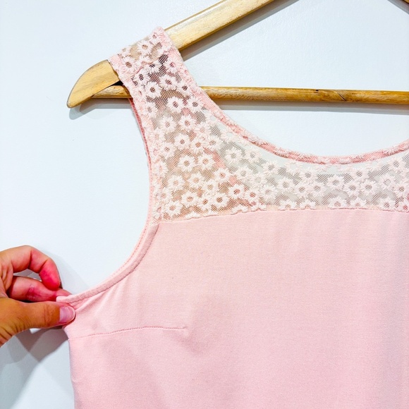 SMART SET Light pink tank top with lace floral back - Picture 3 of 5